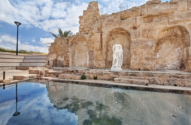 פסל ללא ראש - עתיקות קיסריה