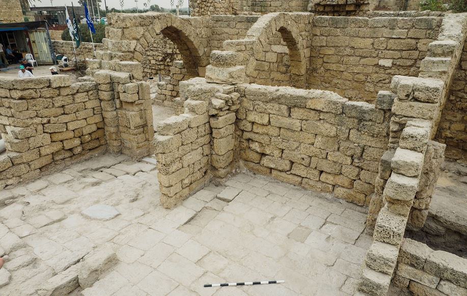 העיר העתיקה קיסריה - חומות וביצורים