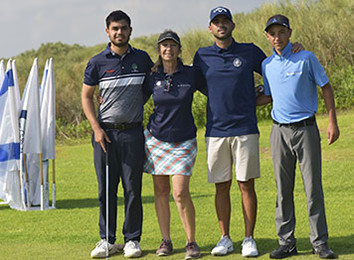 4 אנשים בגולף קיסריה - החברה לפיתוח קיסריה